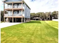 DownWinder- Spacious 3 BR House - Walk to Beach