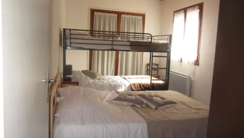 GITE LA BALMETTE A 12 MN EAU D'OLLE EXPRESS - Sleeps 8 or 16 فنادق في Allemont