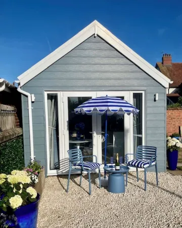 The Wee Blue House LythamTiny house with lovely garden in Lytham St Annes