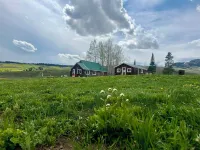 Vintage Cabin Near Steamboat with Mountain Views and Hot Tub Access