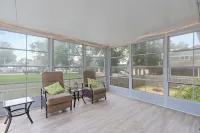 4-bedroom house in brilliant Clear Lake with AC, WiFi. Enjoy your stay