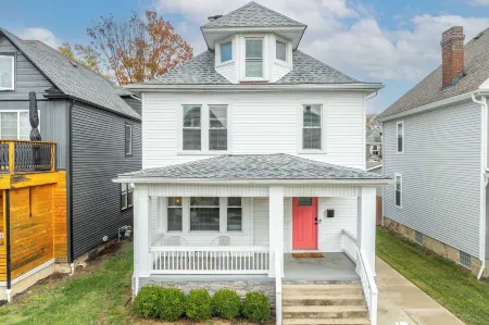 The Restful Roost w Hot Tub Отели рядом с достопримечательностью «Франклин Парк Консерватори энд Ботаникал Гарденс»