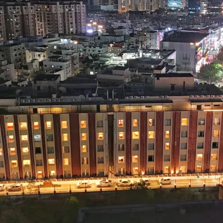The Altruist Hitech Hotel Отели рядом с достопримечательностью «Конгресс-центр Cyber»