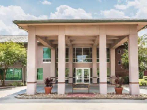 Ramada by Wyndham Luling Hotels in Luling