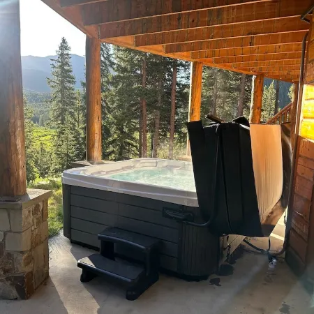 Luxurious Log Cabin, 4 Master Suites Romantic Winter Escape with Mountain View!