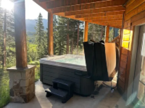 Luxurious Log Cabin, 4 Master Suites Romantic Winter Escape with Mountain View!