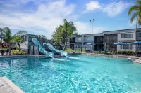 Orbit One Vacation Villas by Coolvacay - Bathtub