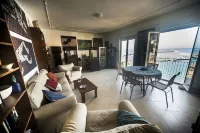 The Artist-Dreamer's House: 120 square meters among art, sea, history and food and wine