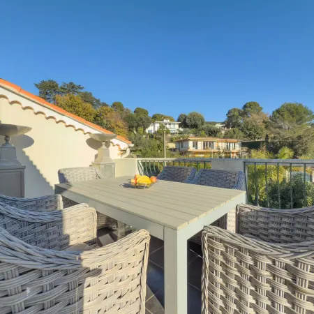 214 L Clat in Cannes