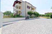 Apartments Belvedere-Three Bedroom Apartment with Balcony Hotels in Buje