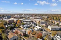 A1 @ Auberge - Charming 1-bedroom apartment with WiFi, AC in delightful Ardmore Hotels in Ardmore