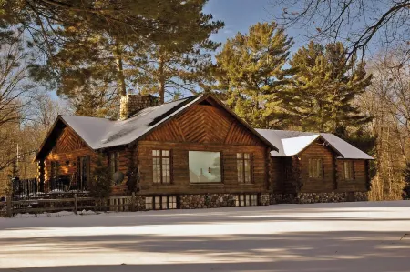 Ultimate Northwoods Log Home! Cabin 14, POV Resort