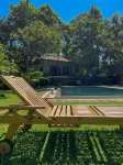 3-Bedroom Lakeside Villa with Pool in Ahangama فنادق في كوجالا