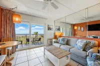 Balcony Suite with Ocean View and Full Kitchen - Colorful Coastal Retreat Hotels in Crescent Beach