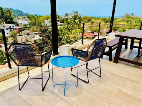 Huge Suite!! King Bed, A/C, Saltwater Pool, Fast Wifi, Mountain Views -"Sol"