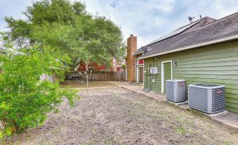 Home 7 Mi to Energy Corridor: Remote-work Ready!