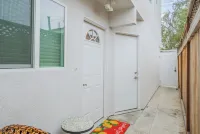 Cheerful 2 Bedroom Steps to the Sand فنادق في Seal Beach