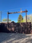 Tranquil 2-bedroom apartment in Lima, MT. Family & Pet friendly.