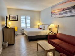 Days Inn & Suites by Wyndham Lakeland