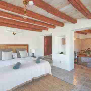 Charming rural villa with heated pool and mountain views - Tinajo Rooms