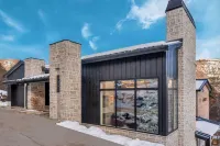 Sundance Cabin - 5 Bedroom Luxury Mountain Home right in the heart of Sundance Hotel a Sundance