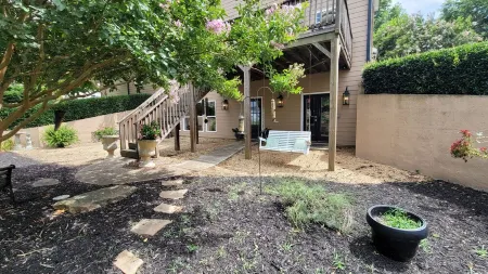 Charming 2Bedroom Villa in the Terrace Level of the Host Home,Completely Private