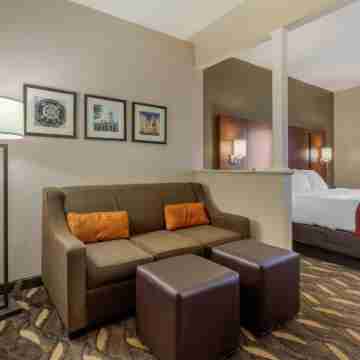 Comfort Suites Rooms