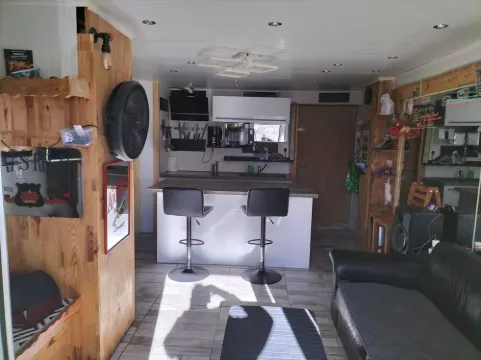 Apartment F2 balcony in secure residence