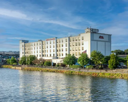 ハンプトン イン & スイーツ ニューアーク ハリソン リバーウォーク ハリソンのホテル