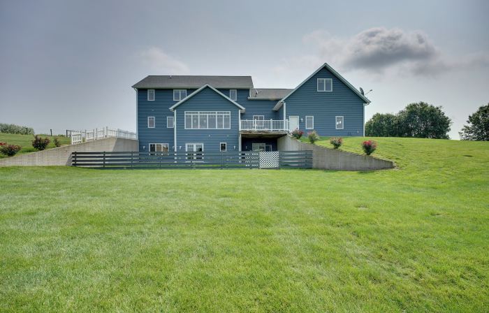 Blue Birds Perch Stunning Home on Private Hilltop
