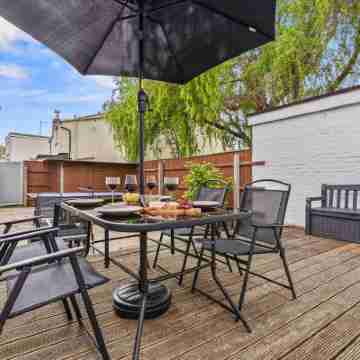 Beautiful modern flat on mill road w//fire pit and table tennis Hotel Exterior