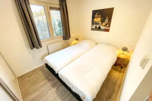 Great little house next to the forest and still close to Arnhem. High ratings!