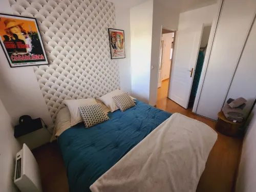 At the foot of the cinema and downtown Chartres