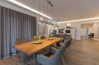 Seeparkvilla directly on the lake