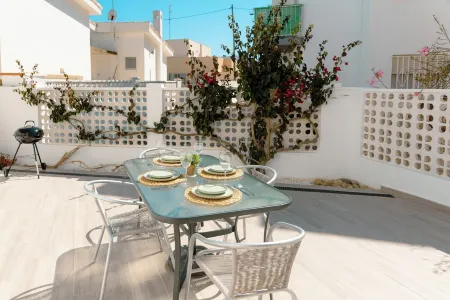 Las Piñas Vacation House - Beach - Terrace - Parking - by Primestay