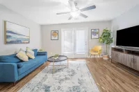 Cozy & Spacious Townhouse in a Gated Community Hotels in Martinez