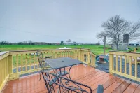 Deck & Pasture Views! Bealeton Farmhouse Escape - 3-Star