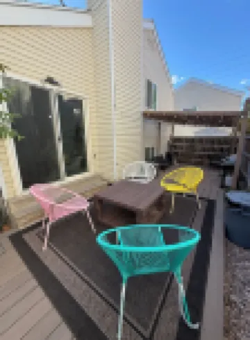 Charming 3-bedroom townhome with WiFi and AC in West Valley City