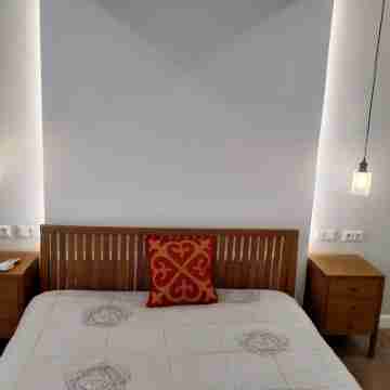 Modern & spacious, cozy balcony to mountains from Bishkek Center. Rooms