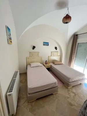 Grand Appartement Typique Arabesque Avec des Belles Terrasses Proche de la mer Hotels in 