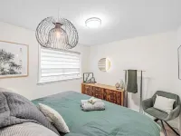 Trendy 3 bdrm, lakeside trails, 20 min to Toronto!