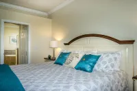 Villa Acqua - Sunset Lake View, Resort Amenities Near Golf, Beach & Restaurants!