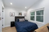 Trendy Townhome Near Downtown