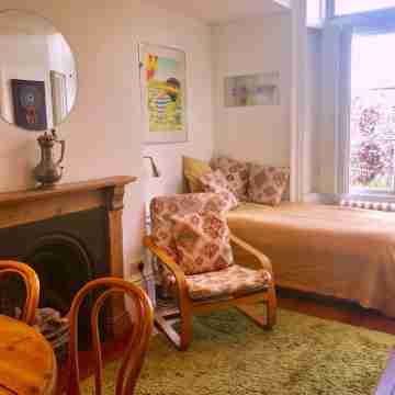 Laura’s Townhouse Apartments Balloon Watchers Retreat Rooms