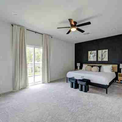 Spacious 5-bedroom 7 beds house with WiFi, AC in charming Houston Rooms