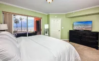 Luxury beachfront  2/2 condo at the famous Tides Bech Club!