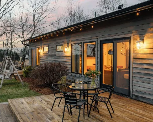 Wellness Retreat with Hot Tub, Gym, Cold Plunge, Office Hotels in Callicoon