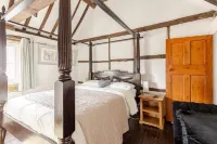 This charming 17th Century Grade II listed Cottage Hotels in Marlow