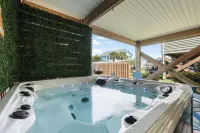 Hot Tub 4 Bedroom Beach Escape 3 Min Walk to Ocean
