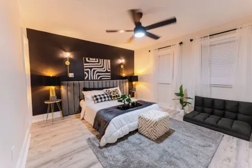 Luxury Suite - Jacuzzi,Parking, Self Check-in & WiFI Hotels in City of Orange